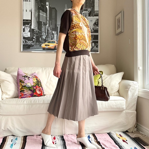 Leopard/jungle print silky front knit short sleeve top - Picture 4 of 15